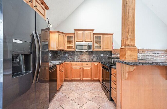 Photo - 200 Brimfield Rd House