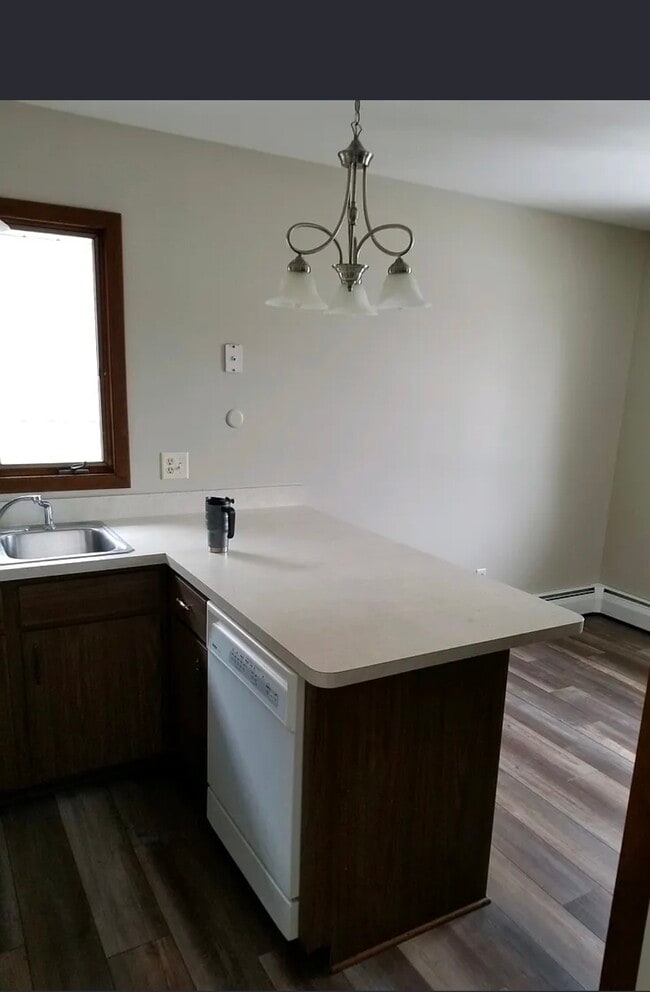 Building Photo - 9431 Kennedy Ave