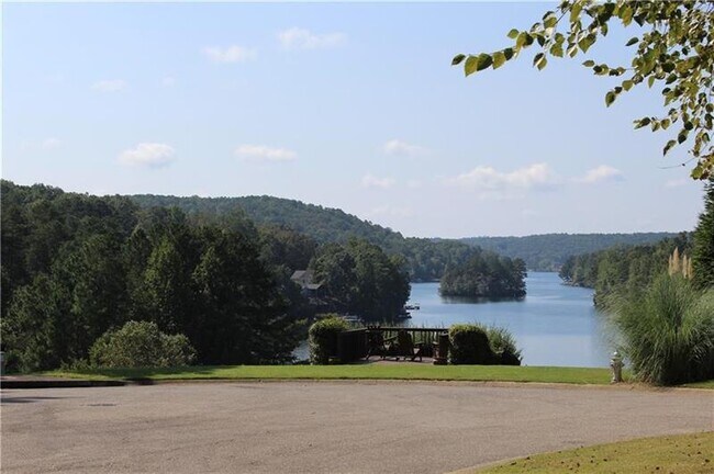 Building Photo - 196 Lakeside Dr