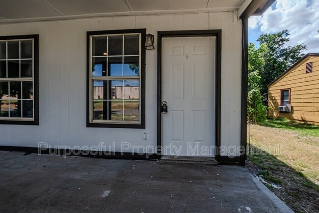 Building Photo - 516 Morrison Ave