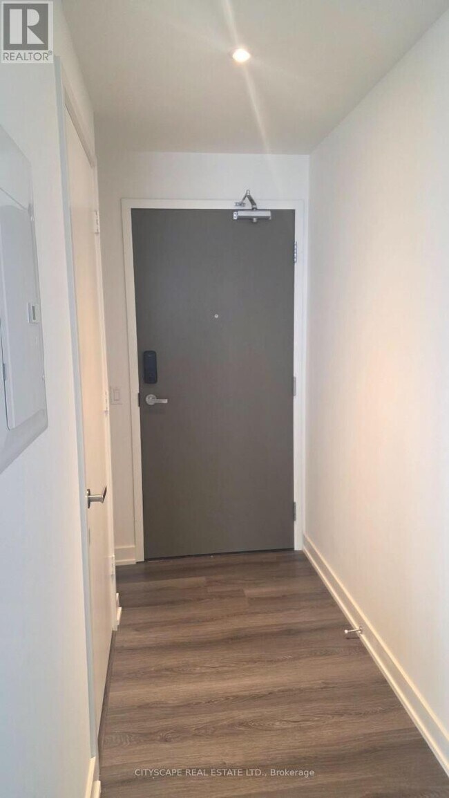 Photo du bâtiment - 448 Burnhamthorpe Rd W