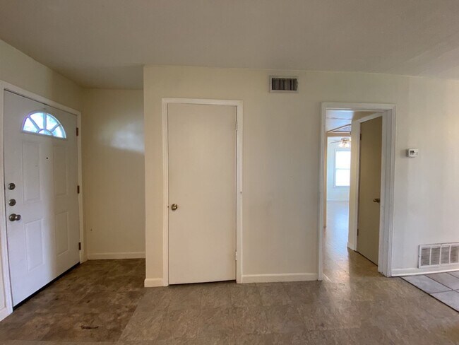 Foto del edificio - 5917 Kimbrough Dr