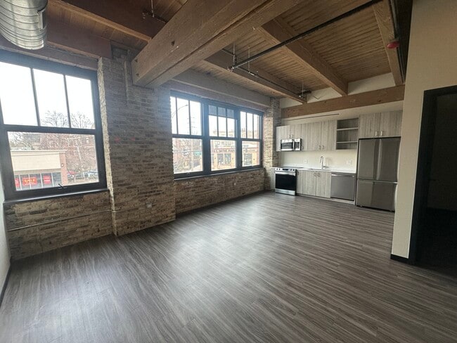 Building Photo - 2032 N Clybourn Ave