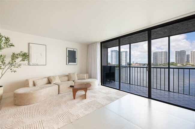 Foto del edificio - 17500 N Bay Rd
