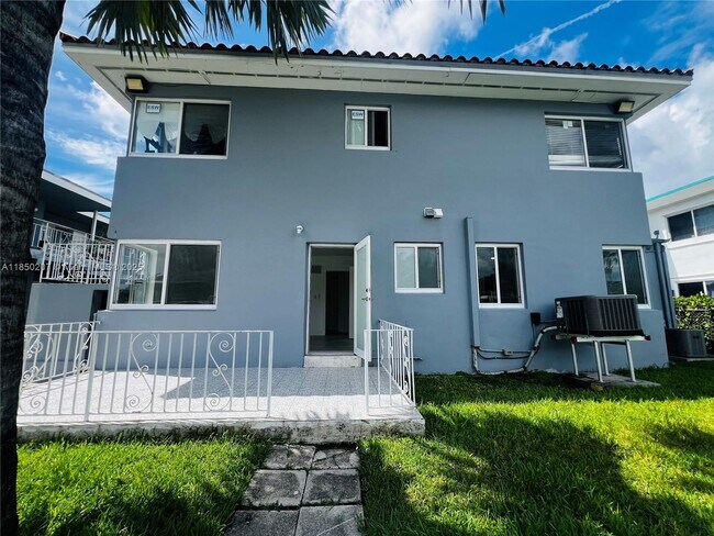 Foto del edificio - 2045 Calais Dr