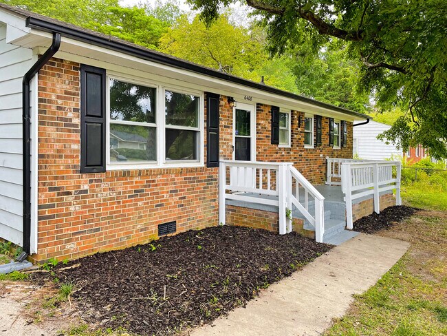 Foto del edificio - 6408 Spring Hill
