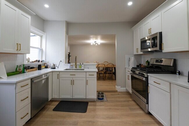 Foto del edificio - 36 Sargent Ave