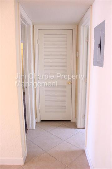 Building Photo - 117 N Evergreen Ave