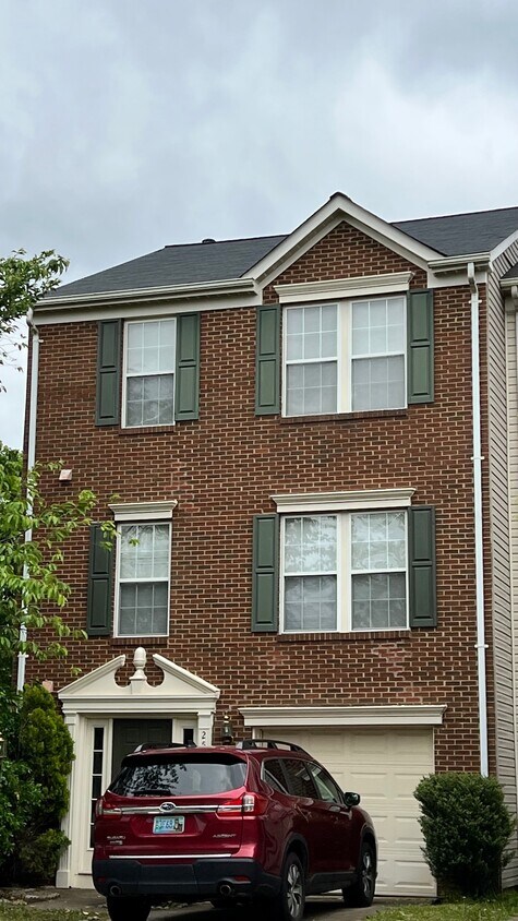 Foto principal - 2541 Thorncroft Pl