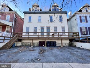 Building Photo - 819 N Jackson St