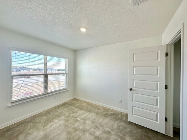 Foto del edificio - 905 Cherry Laurel Ln