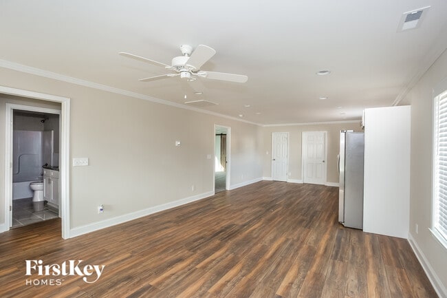 Foto del edificio - 621 E Mills Dr