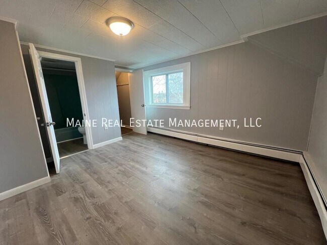 Building Photo - 159 College Ave