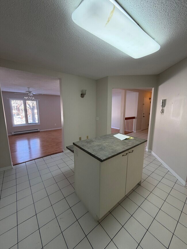 Photo du bâtiment - 2 chambres + 1 stationnement inclus - Rue de la Futaie, Gatineau