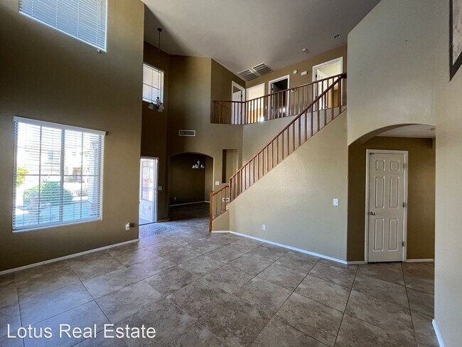 Building Photo - 4 br, 2.5 bath House - 1449 E DOUGLAS ST
