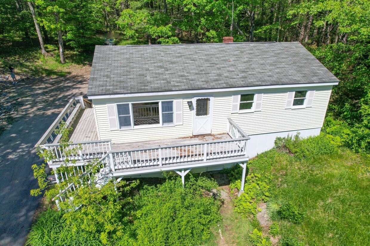 Primary Photo - 3 Bed Bath House, Close to Trails
