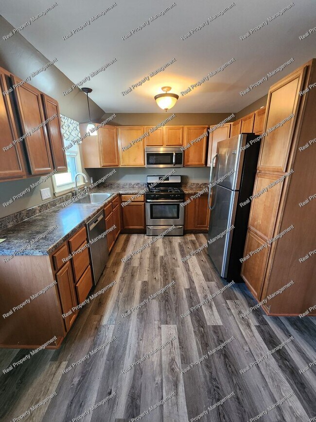 Building Photo - Three Bedroom Lowell Ranch