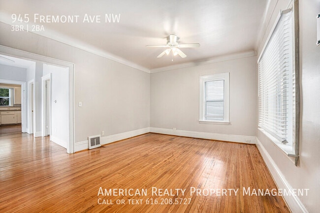 Foto del edificio - 945 Fremont Ave NW