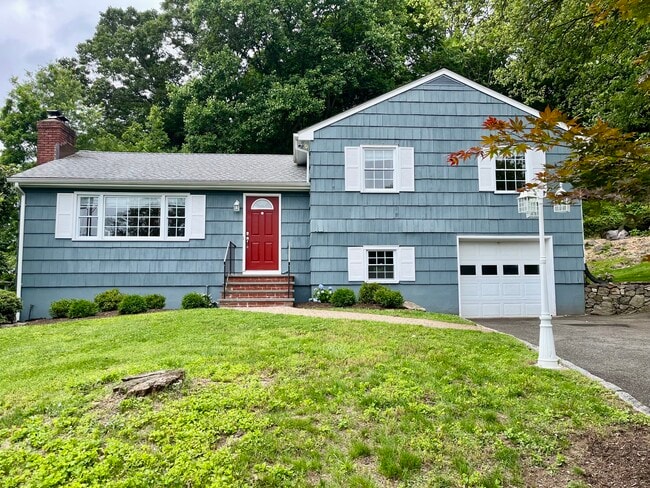 Photo - 11 Cornwall Rd (Norwalk, CT) House