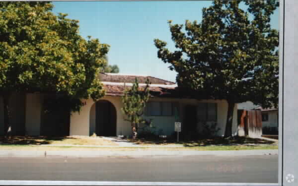 Building Photo - 651 S Fashion Park St