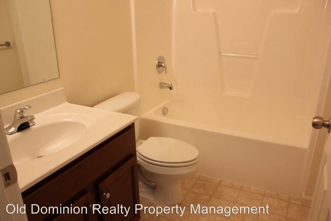 Building Photo - 3 br, 2.5 bath House - 1060 Wellington Drive