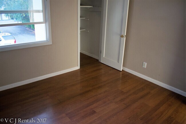 Building Photo - 3624 Bickerstaff Rd
