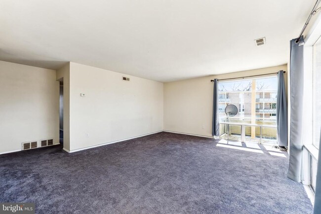 Foto del edificio - 7208 Donnell Pl