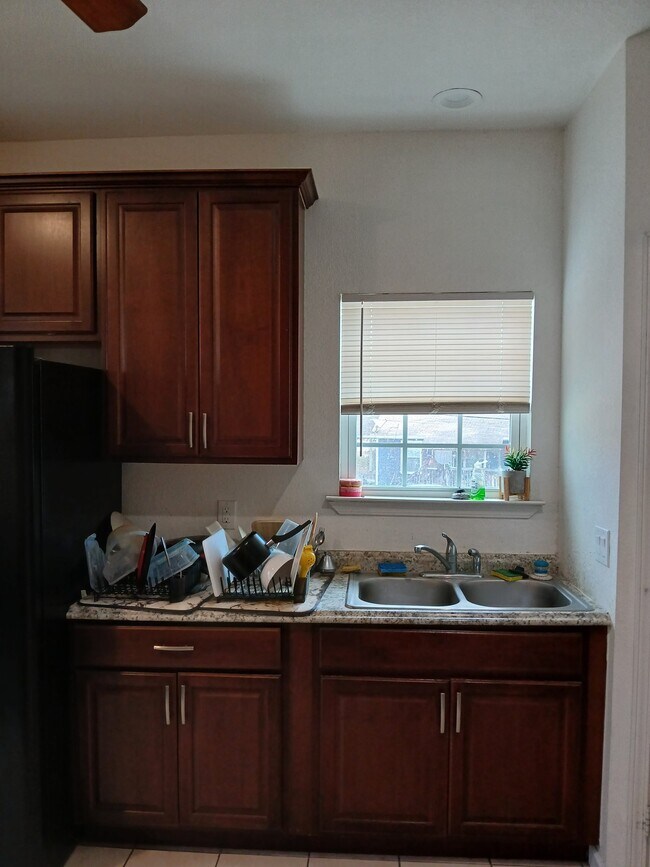 Foto del edificio - 16685 Meadowcroft St