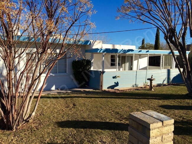 Foto del edificio - 2435 Emerson Ave