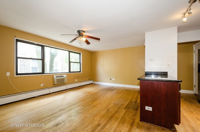 Foto del edificio - 7610 N Rogers Ave