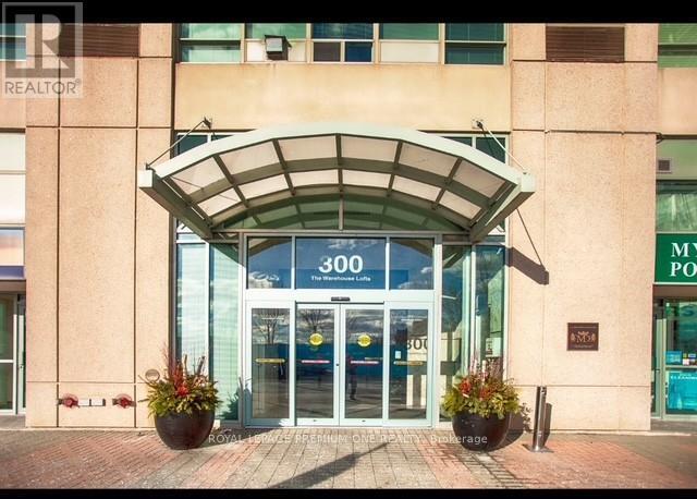 Building Photo - 300-300 Manitoba St