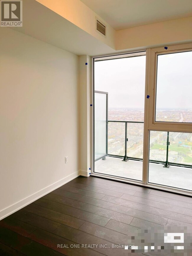 Building Photo - 105-LP105 Oneida Crescent