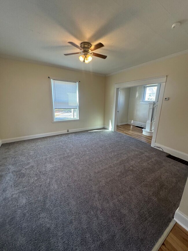 Building Photo - New Listing SINGLE FAMILY HOME!