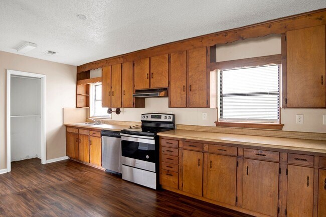 Foto del edificio - Spacious Home Minutes from Downtown Pensacola