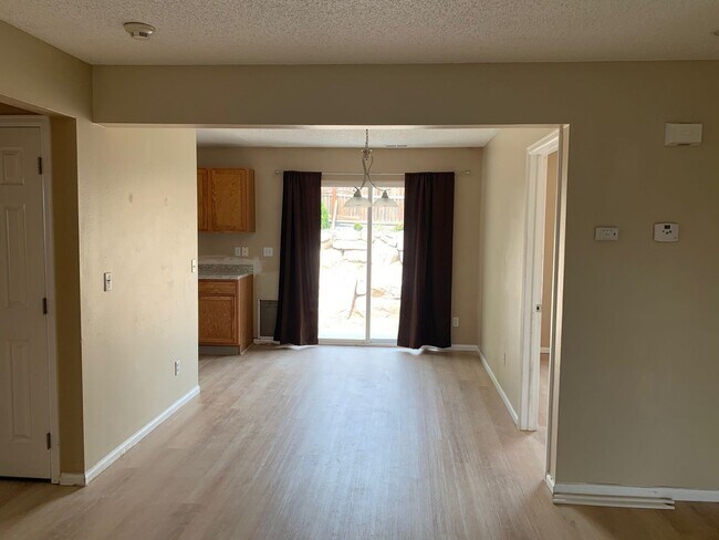 Foto del edificio - Open floorplan in Stetson Hills Rancher!