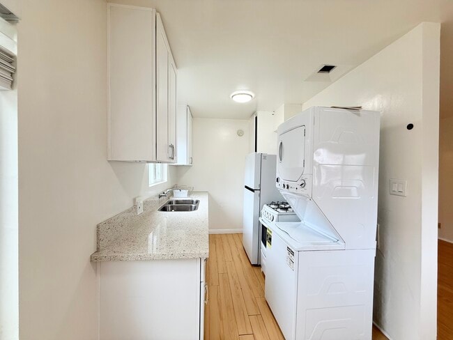 Kitchen - 630 Westbourne Dr