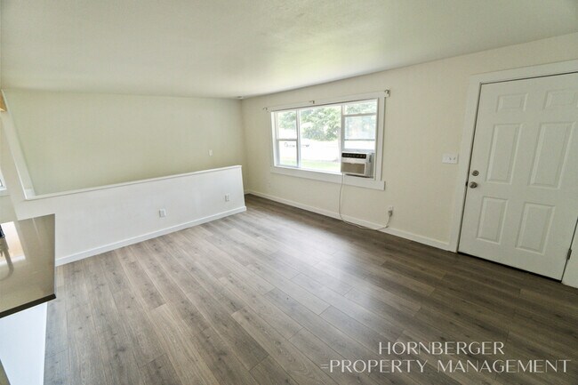 Building Photo - 1426 W Montgomery Ave