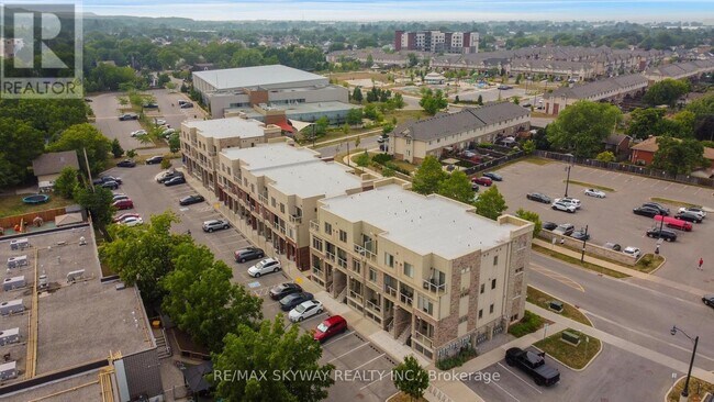 Photo du bâtiment - 5014 Serena Dr