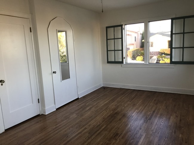 front bedroom 10.5 X 16 feet - 1337 W 19th St