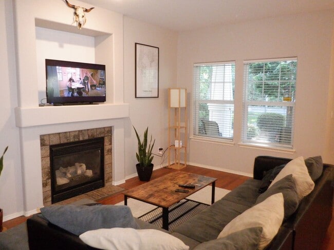 Building Photo - 1610 Kennedy Pl