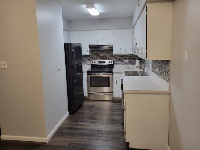 Foto del edificio - 17701 Park Blvd