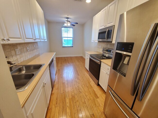 Foto del edificio - 4329 Parkside Dr