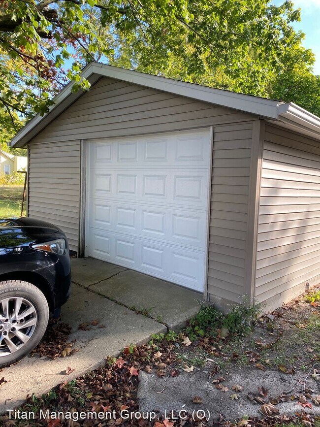 Building Photo - 3 br, 2 bath House - 1402 Kossuth St