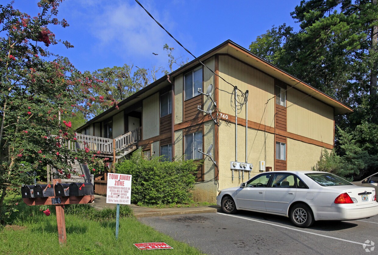 Building Photo - 740 Pointe Ct