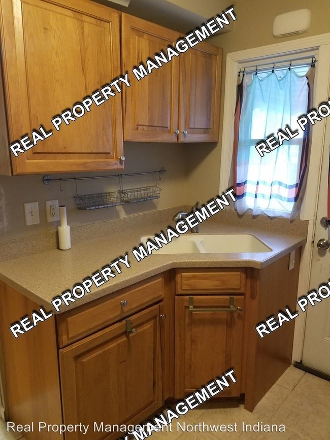 Foto del edificio - 8145 Hohman Ave