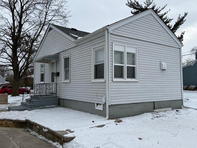 Building Photo - 903 Grandview Ave