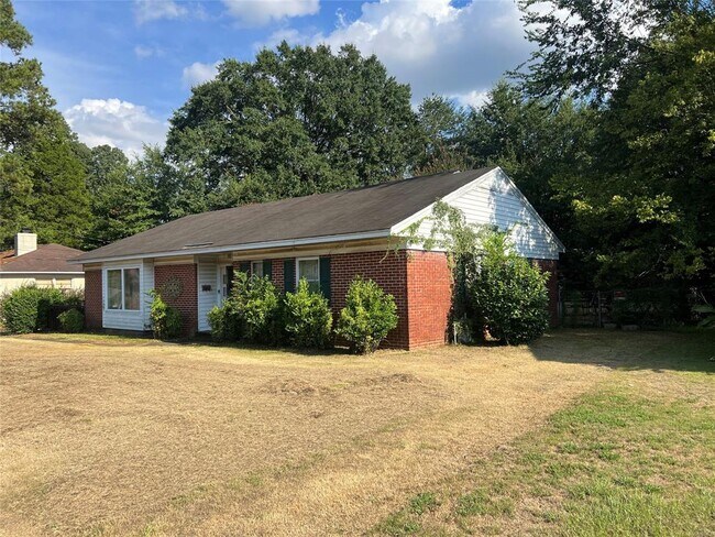 Building Photo - 3012 Biltmore Ave