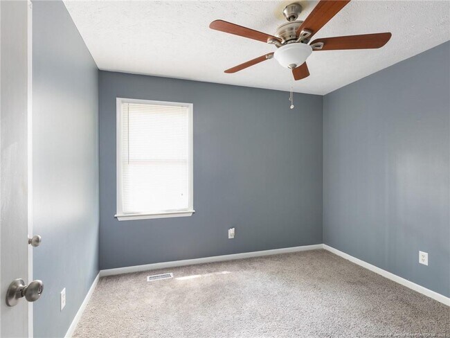 Building Photo - 1683 Rim Rd