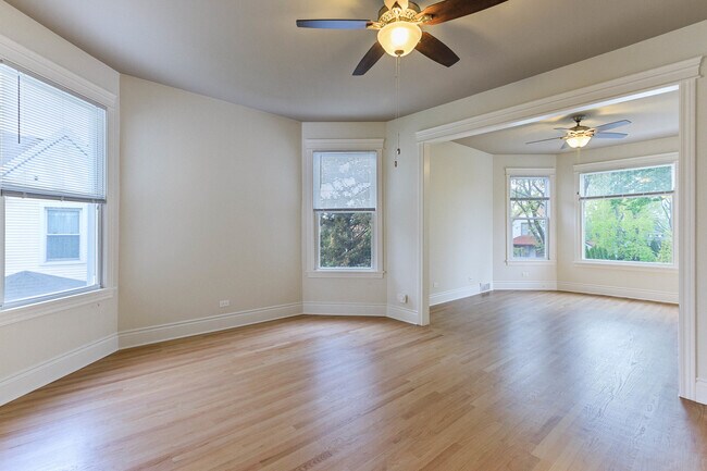 Building Photo - 4253 N Lowell Ave