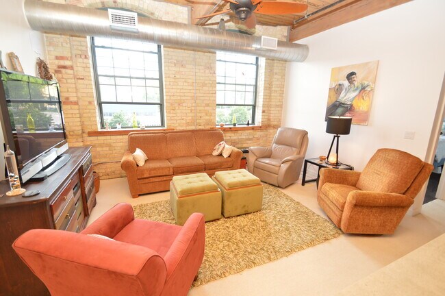 Foto del edificio - 940 Monroe Ave NW